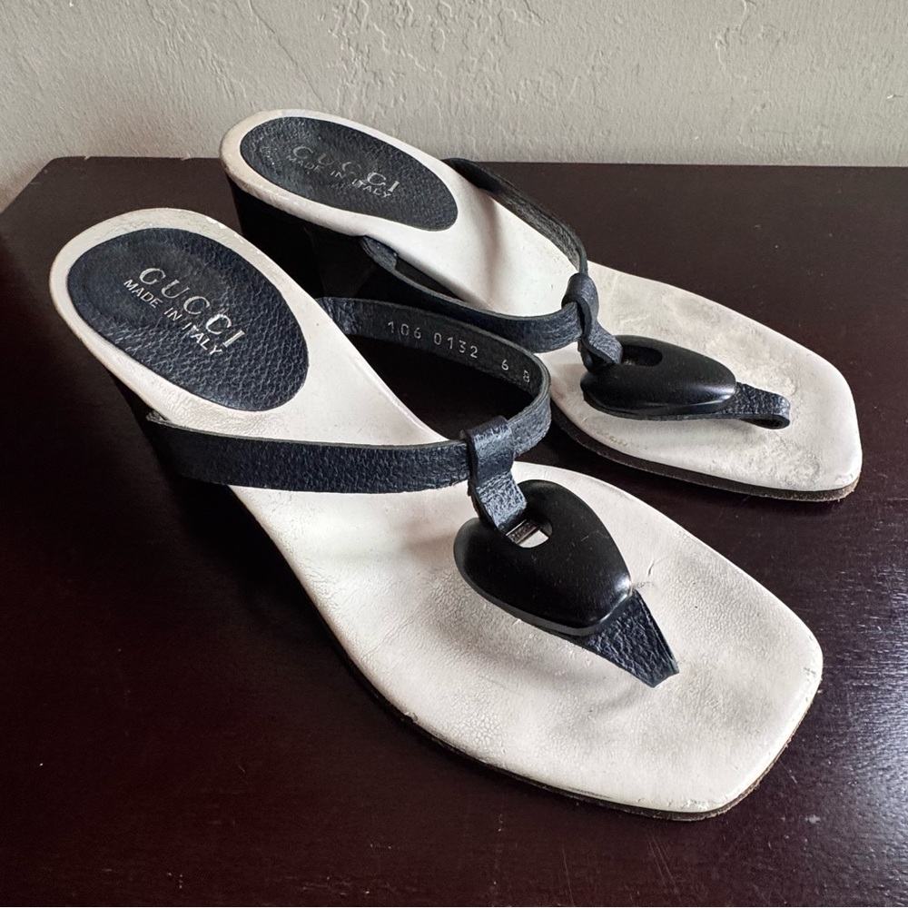 Gucci Vintage Thong Leather Block Heel Sandals